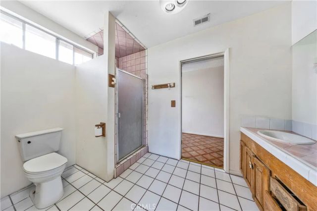 915 E 41st, Los Angeles, CA 90011