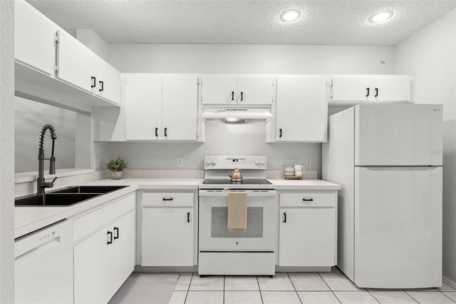 8615 HUNTERS KEY CIRCLE, Tampa, FL 33647
