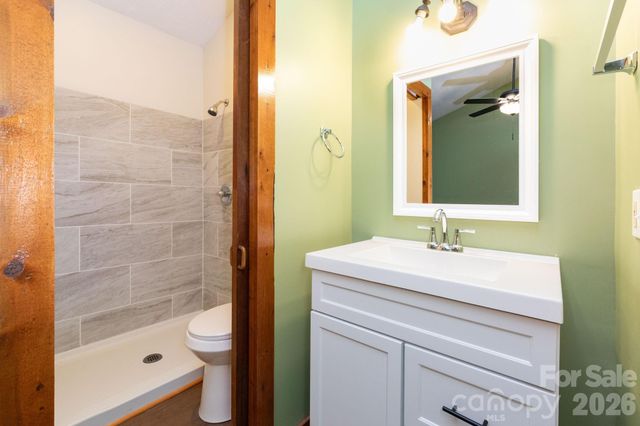 109 Narrow Way Road, Burnsville, NC 28714