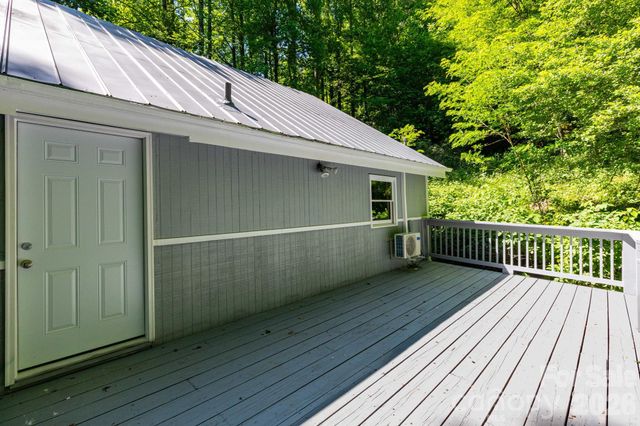 109 Narrow Way Road, Burnsville, NC 28714