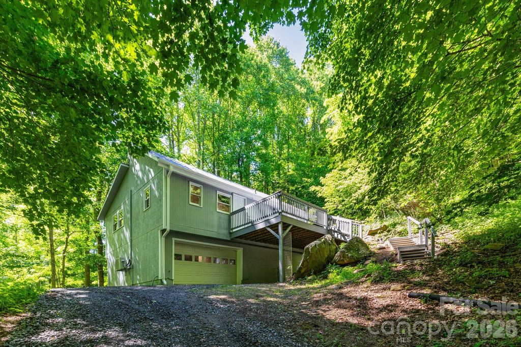 109 Narrow Way Road, Burnsville, NC 28714