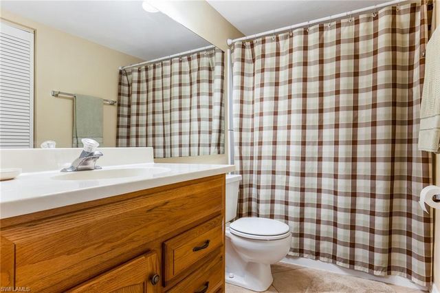 1075 Foxfire LN 103, Naples, FL 34104