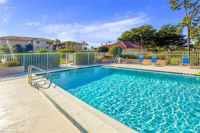 1075 Foxfire LN 103, Naples, FL 34104