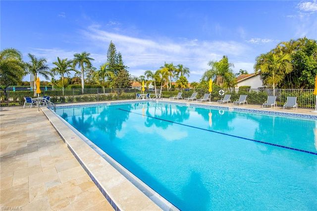1075 Foxfire LN 103, Naples, FL 34104