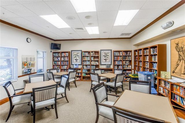 1075 Foxfire LN 103, Naples, FL 34104