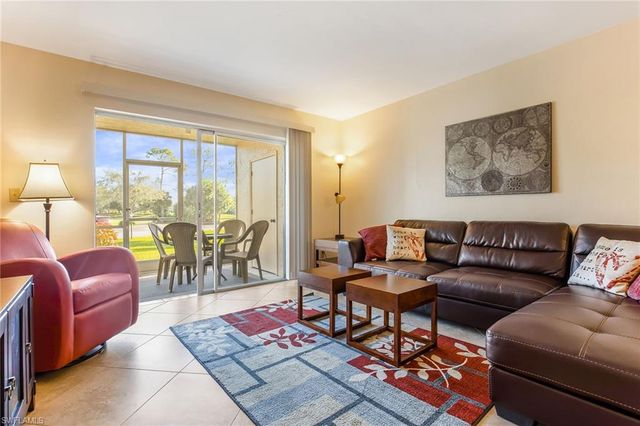 1075 Foxfire LN 103, Naples, FL 34104