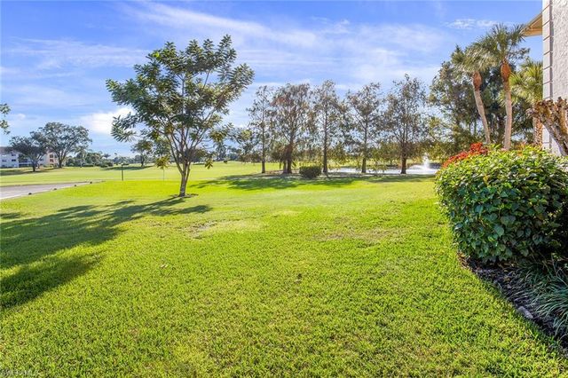 1075 Foxfire LN 103, Naples, FL 34104