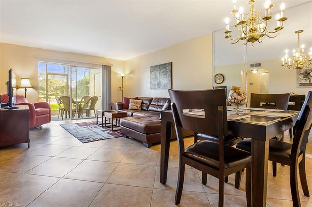 1075 Foxfire LN 103, Naples, FL 34104
