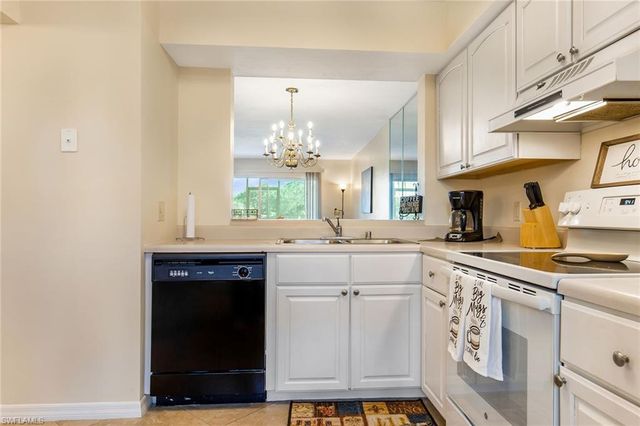 1075 Foxfire LN 103, Naples, FL 34104