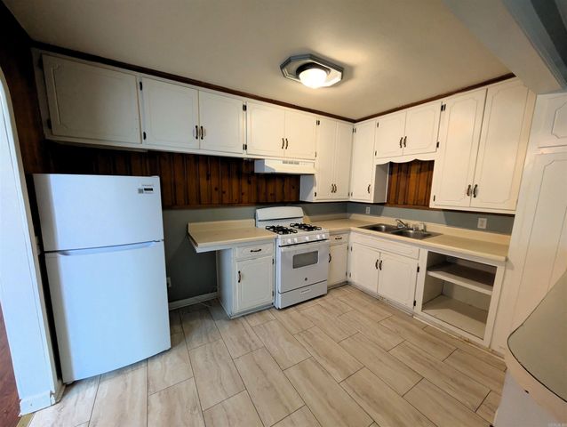1808 W Center, Searcy, AR 72143