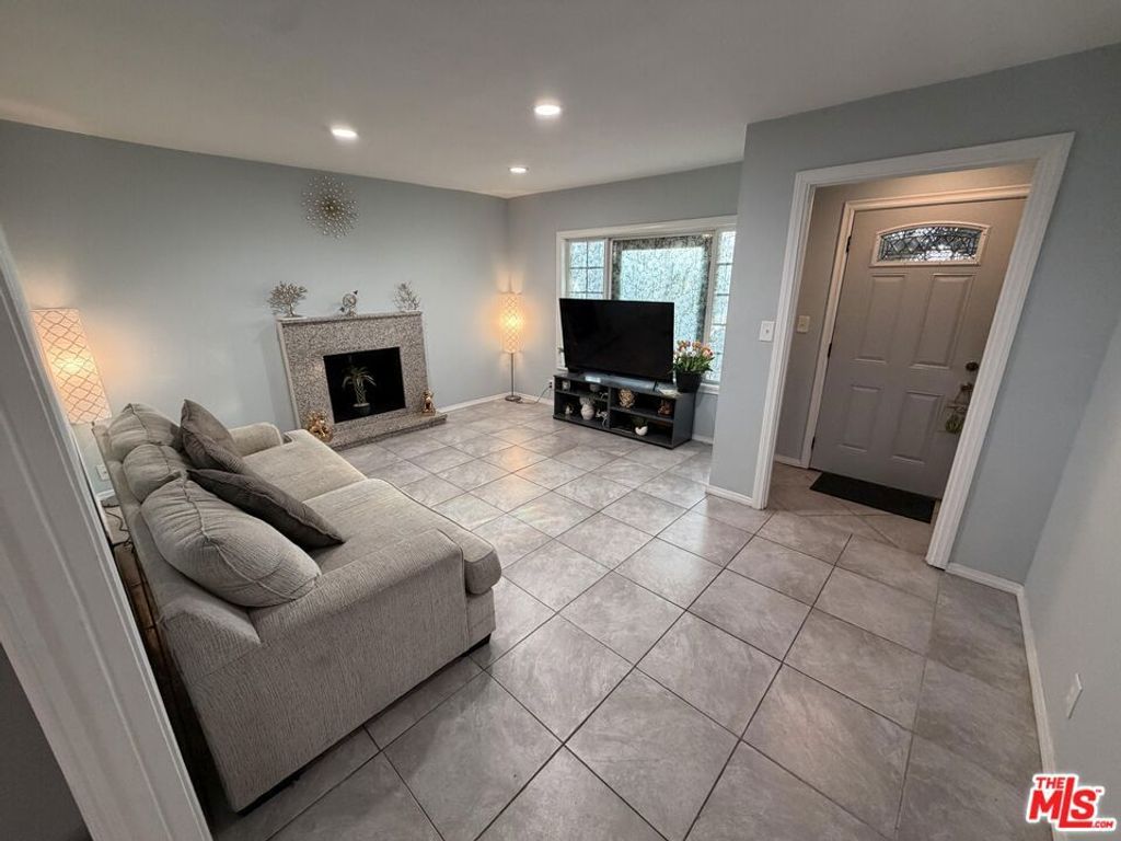 Image 3 of property listing at 1740 Ohio Avenue, Long Beach, CA 90804
