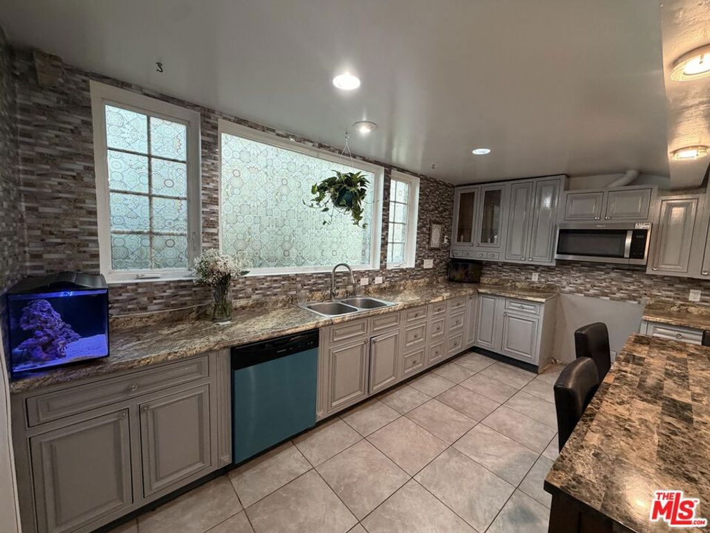 Image 9 of property listing at 1740 Ohio Avenue, Long Beach, CA 90804