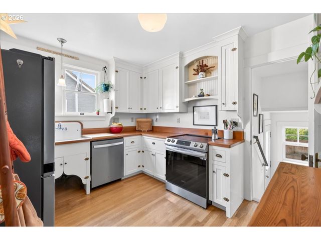 6124 Se 17TH Ave, Portland, OR 97202