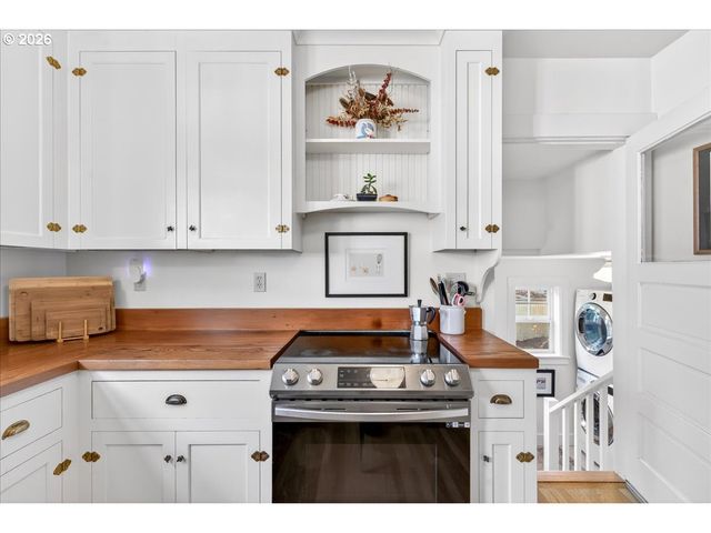 6124 Se 17TH Ave, Portland, OR 97202