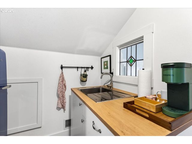 6124 Se 17TH Ave, Portland, OR 97202