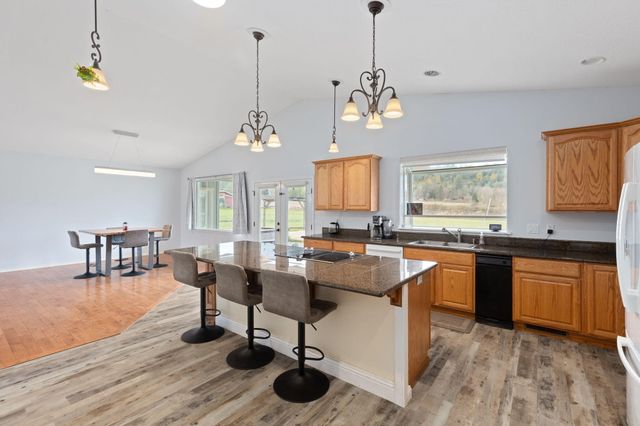 2015 Sleepy Hollow Loop, Grants Pass, OR 97527