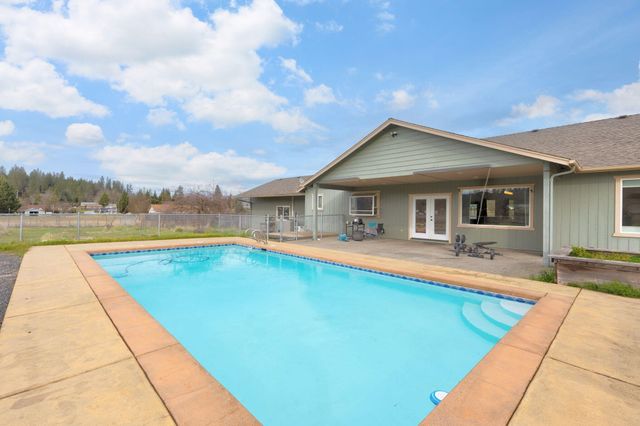 2015 Sleepy Hollow Loop, Grants Pass, OR 97527