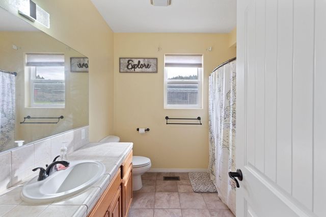 2015 Sleepy Hollow Loop, Grants Pass, OR 97527