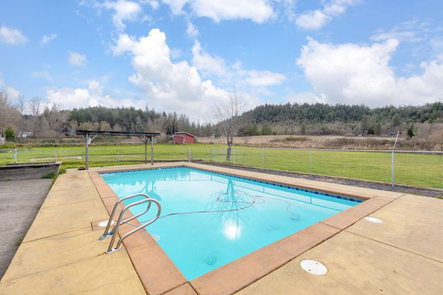 2015 Sleepy Hollow Loop, Grants Pass, OR 97527