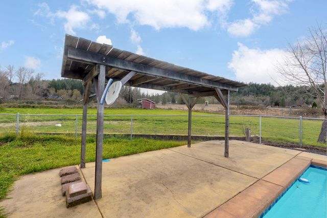 2015 Sleepy Hollow Loop, Grants Pass, OR 97527