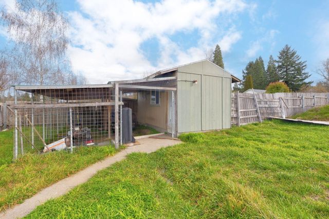 2015 Sleepy Hollow Loop, Grants Pass, OR 97527