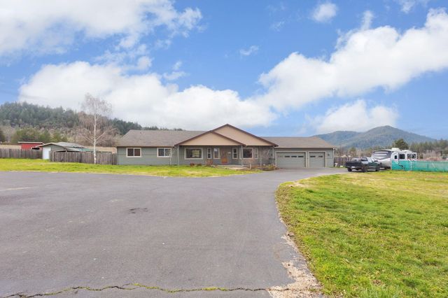 2015 Sleepy Hollow Loop, Grants Pass, OR 97527