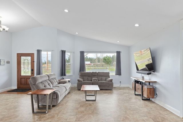 2015 Sleepy Hollow Loop, Grants Pass, OR 97527