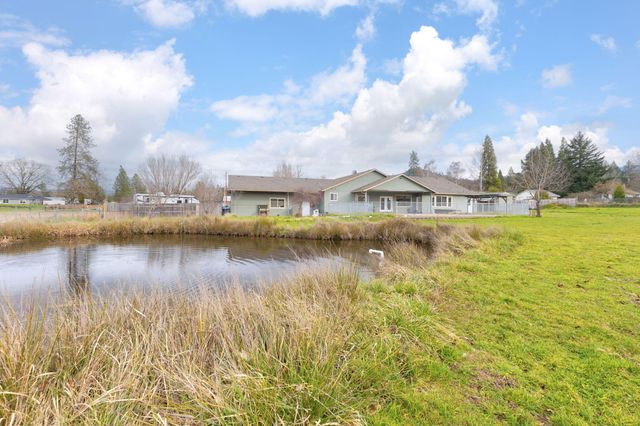 2015 Sleepy Hollow Loop, Grants Pass, OR 97527