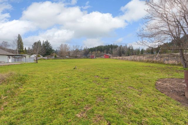 2015 Sleepy Hollow Loop, Grants Pass, OR 97527