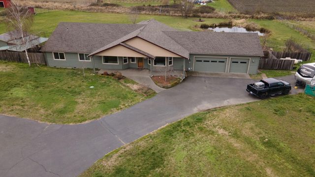 2015 Sleepy Hollow Loop, Grants Pass, OR 97527