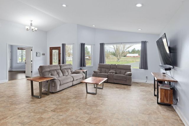 2015 Sleepy Hollow Loop, Grants Pass, OR 97527