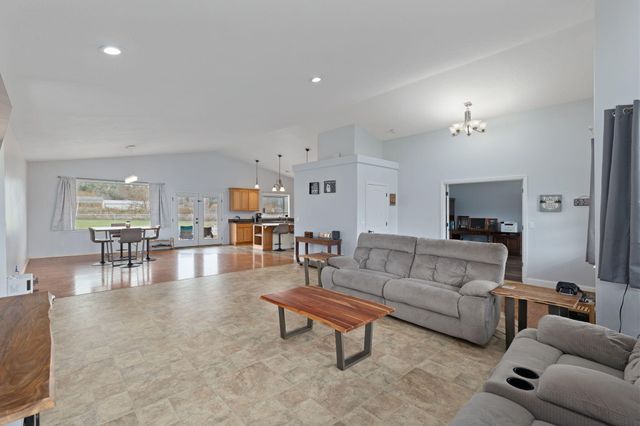 2015 Sleepy Hollow Loop, Grants Pass, OR 97527