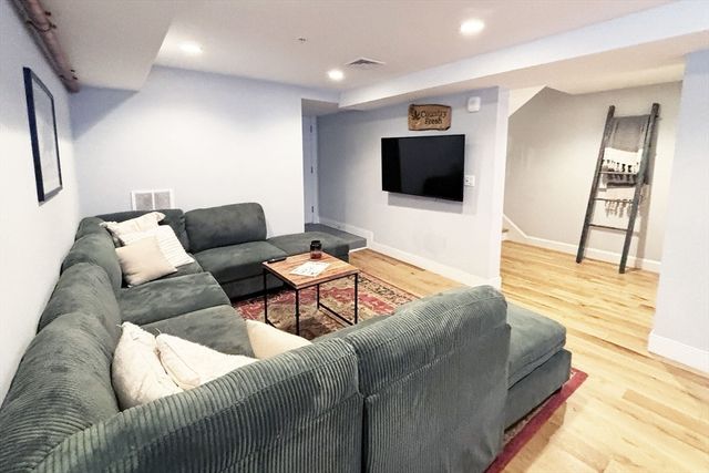 335 Maverick St 1, Boston, MA 02128