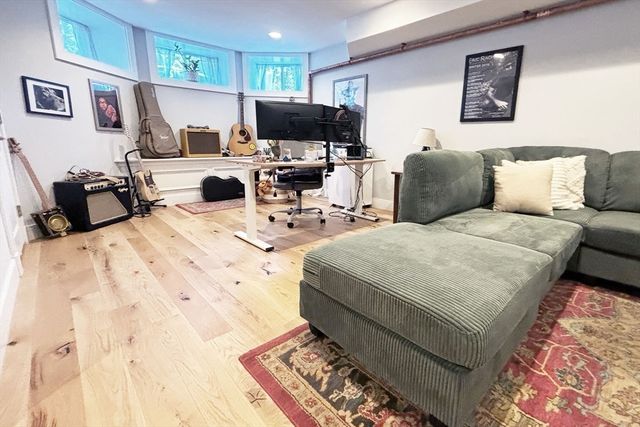 335 Maverick St 1, Boston, MA 02128