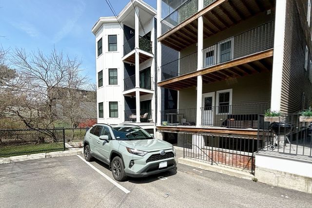335 Maverick St 1, Boston, MA 02128