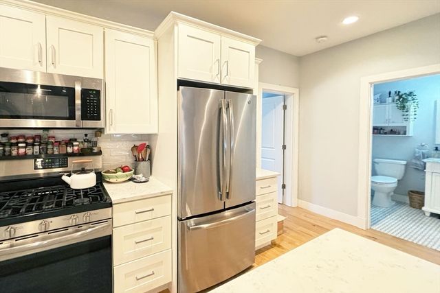 335 Maverick St 1, Boston, MA 02128