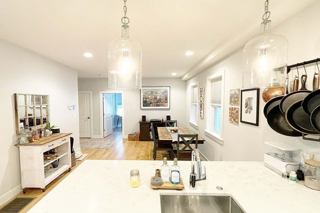 335 Maverick St 1, Boston, MA 02128