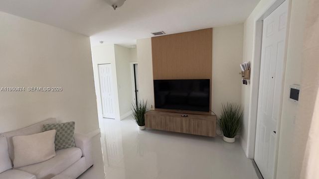 949 NE 42nd Ave, Homestead, FL 33033