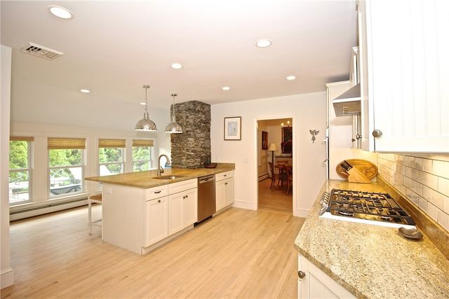 215 Coggeshall Avenue, Newport, RI 02840