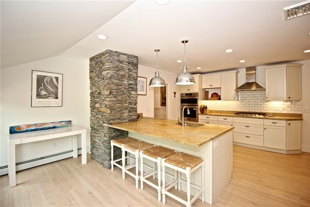 215 Coggeshall Avenue, Newport, RI 02840