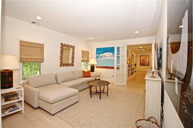 215 Coggeshall Avenue, Newport, RI 02840