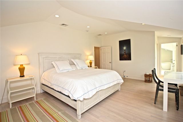215 Coggeshall Avenue, Newport, RI 02840