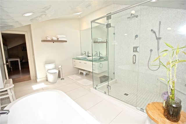 215 Coggeshall Avenue, Newport, RI 02840