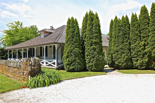 215 Coggeshall Avenue, Newport, RI 02840