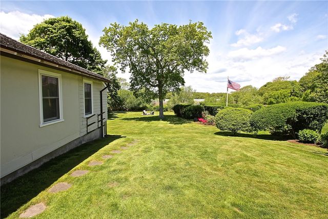 215 Coggeshall Avenue, Newport, RI 02840