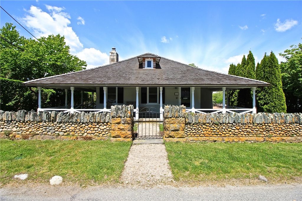 215 Coggeshall Avenue, Newport, RI 02840