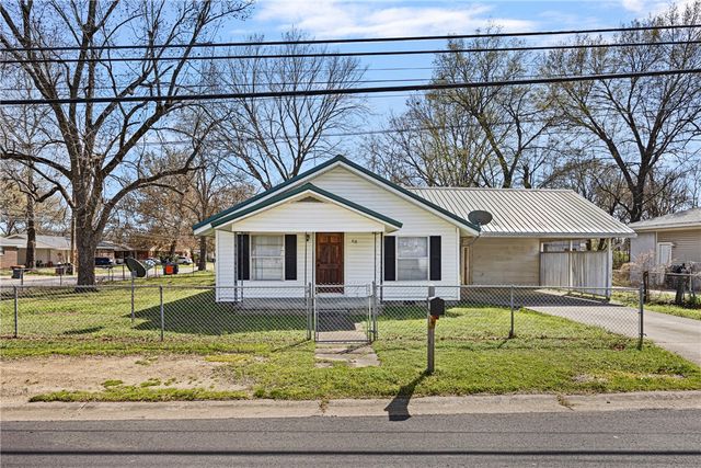 418 E J Street, Russellville, AR 72801