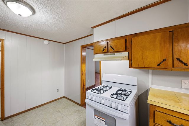 418 E J Street, Russellville, AR 72801