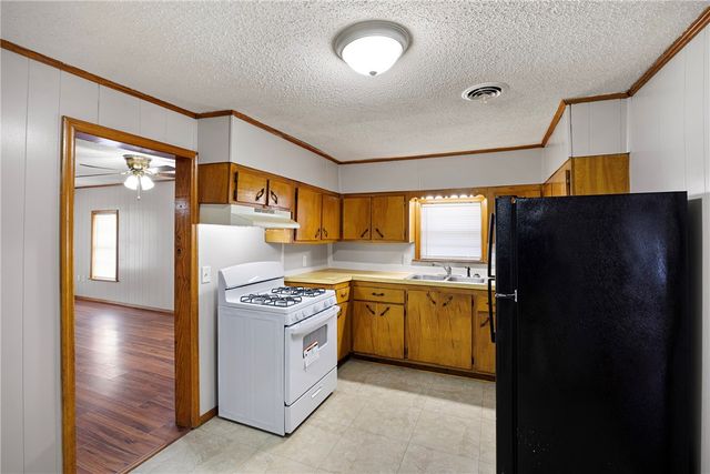 418 E J Street, Russellville, AR 72801