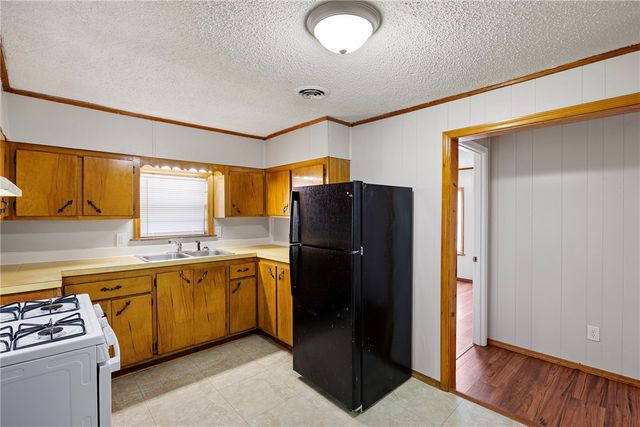 418 E J Street, Russellville, AR 72801